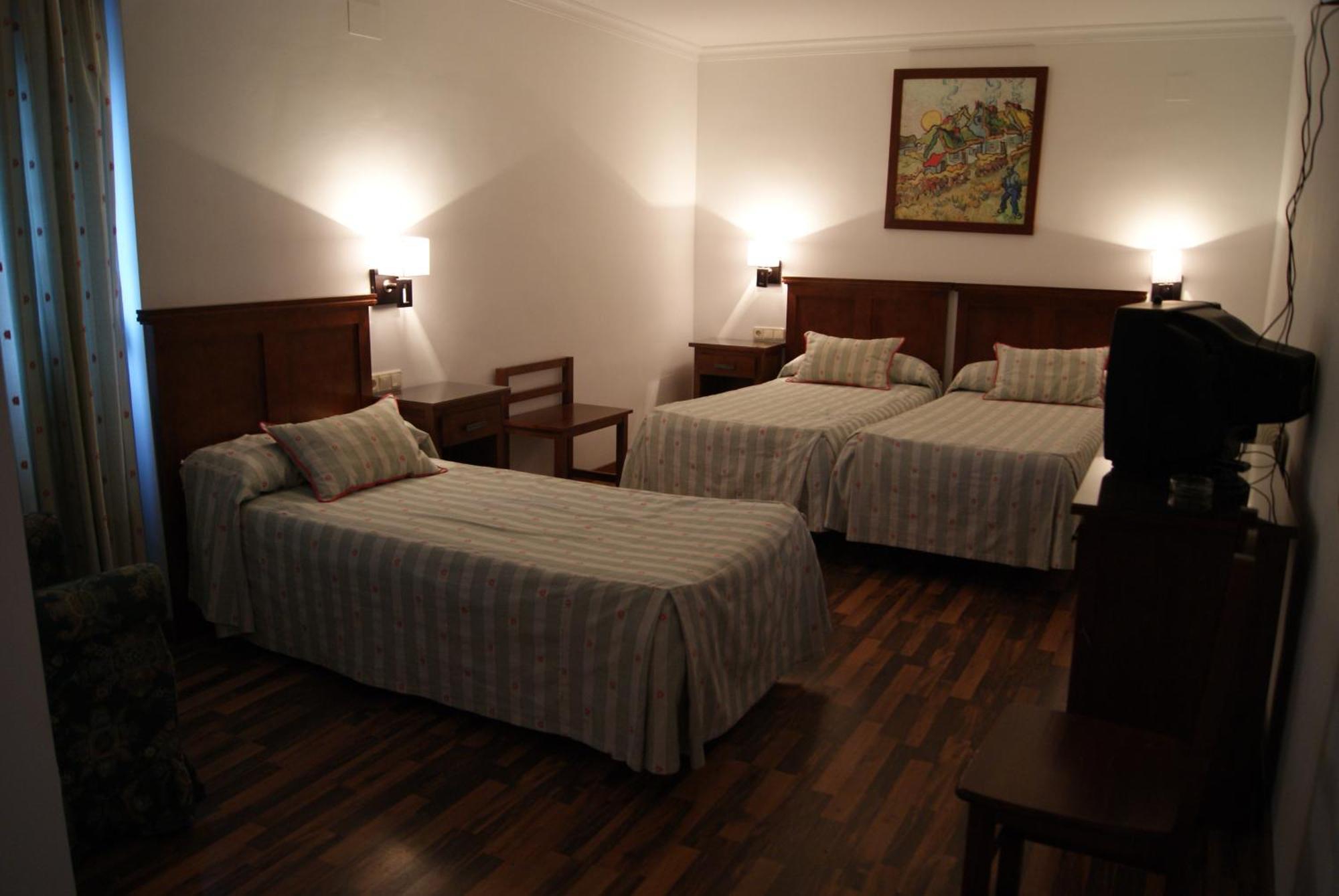Hotel Mulhacen กวาดิกซ์ ภายนอก รูปภาพ